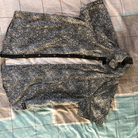 Half sleeve shirt - Picture 1 of 2